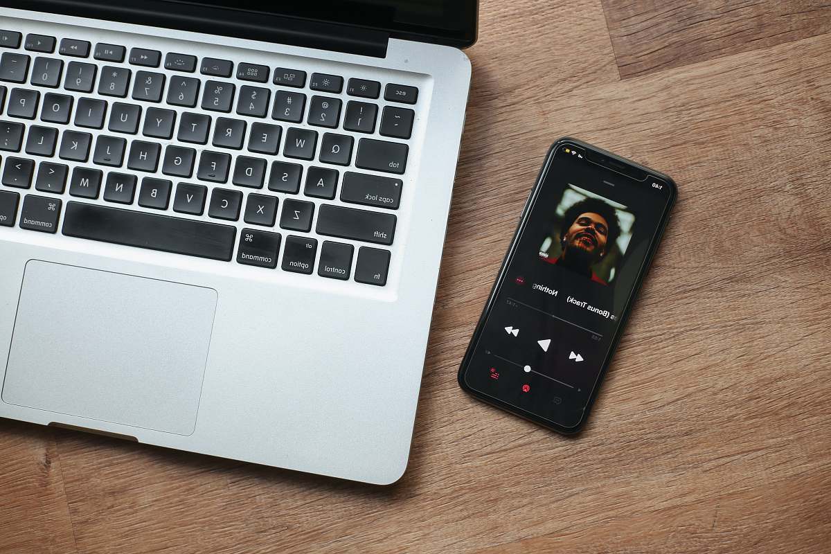 electronics black iphone 7 on macbook pro mobile phone